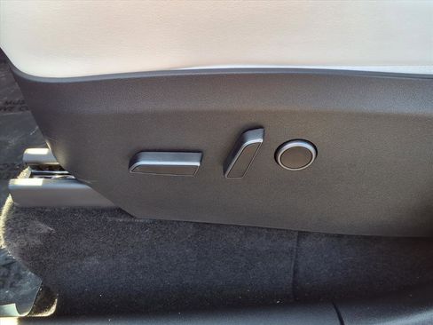 Used 2023 Tesla Model Y 2WD image 19