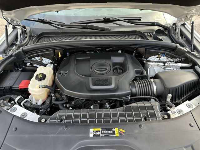 Used 2023 Jeep Grand Cherokee Summit AWD/4WD image 19