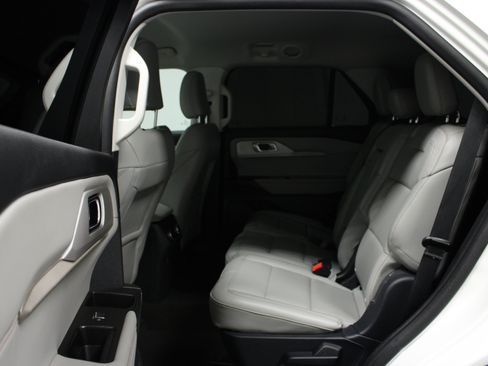 Used 2025 Ford Explorer Active w/ Active Comfort Package AWD/4WD image 13