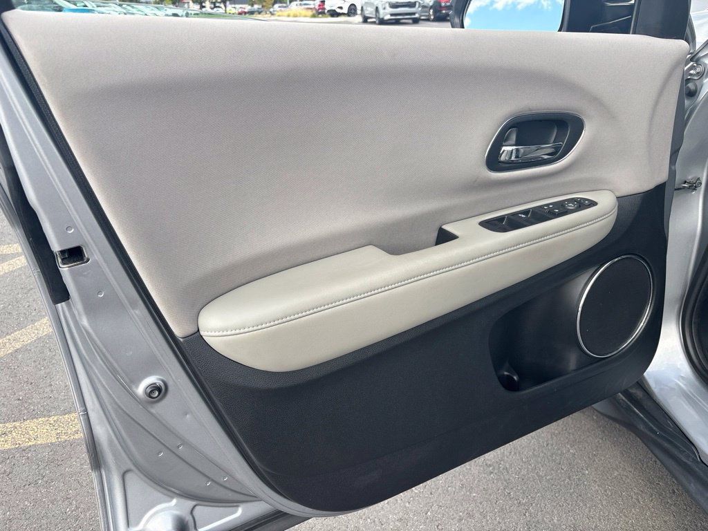 Used 2017 Honda HR-V EX image 4