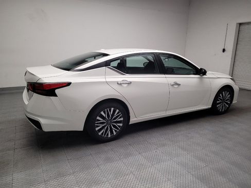 Used 2025 Nissan Altima 2.5 SV FWD image 10