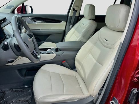 Used 2023 Cadillac XT6 Premium Luxury w/ Technology Package FWD image 22