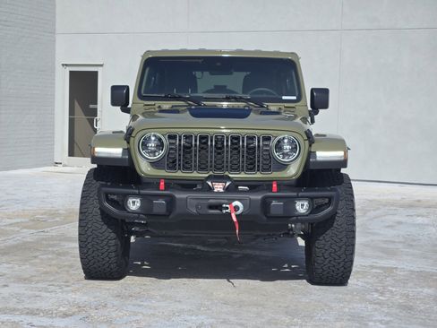 Used 2025 Jeep Wrangler Unlimited Rubicon image 3