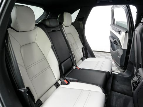 New 2026 Porsche Cayenne S AWD/4WD image 24