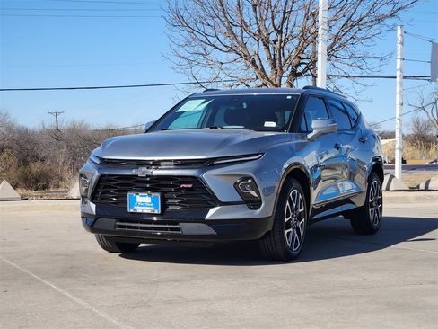Used 2025 Chevrolet Blazer RS image 3