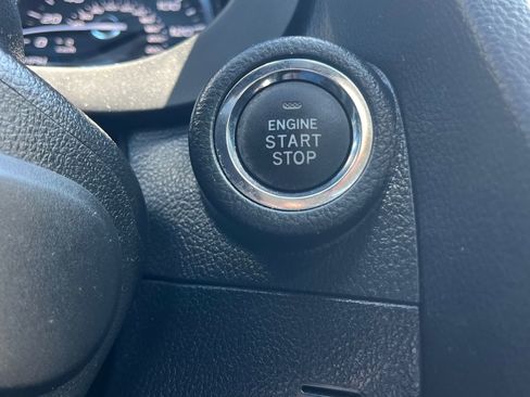Used 2017 Subaru Forester 2.5i Touring AWD/4WD image 19