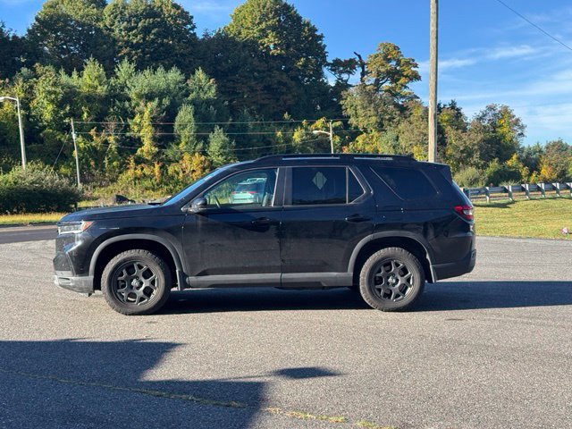 Used 2025 Honda Pilot TrailSport image 4