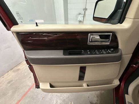 Used 2015 Lincoln Navigator 4WD w/ Equipment Group 101A Reserve image 19