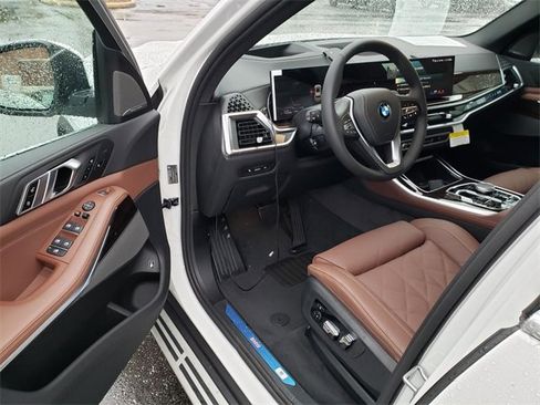New 2026 BMW X5 xDrive50e image 10