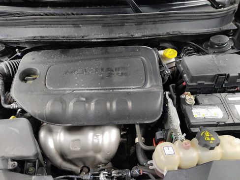 Used 2020 Jeep Cherokee Latitude FWD image 30
