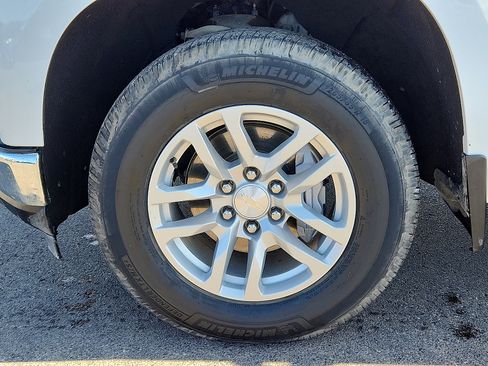 Used 2022 Chevrolet Silverado 1500 LT w/ Z71 Off-Road Package image 5