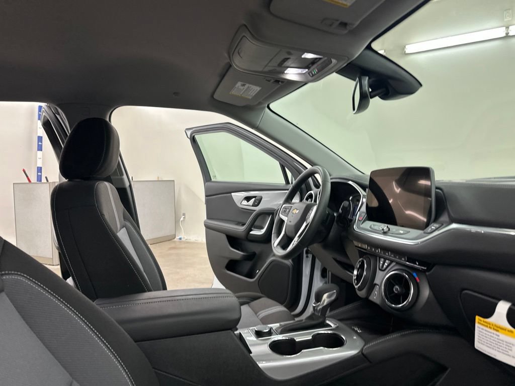 New 2026 Chevrolet Blazer LT w/ Convenience Package AWD/4WD image 18