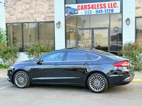 Used 2017 Ford Fusion SE w/ Fusion SE Technology Package FWD image 6
