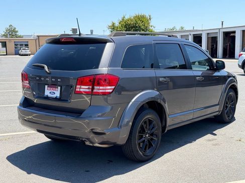 Used 2020 Dodge Journey SE w/ SE Popular Equipment Group FWD image 3