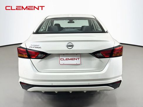 Used 2025 Nissan Altima 2.5 SV FWD image 8