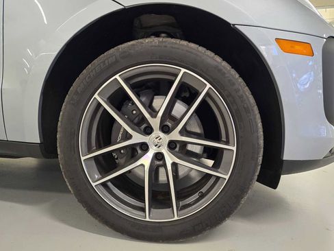 Used 2025 Porsche Macan AWD/4WD image 9