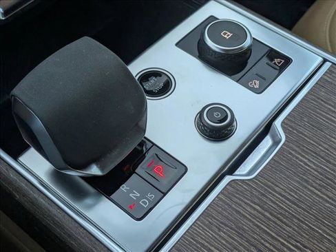Used 2023 Land Rover Range Rover SE image 12