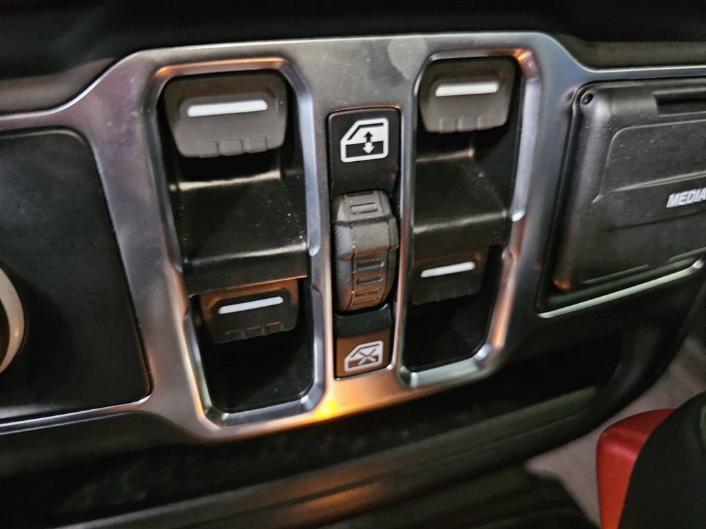 Used 2025 Jeep Gladiator Sport AWD/4WD image 22