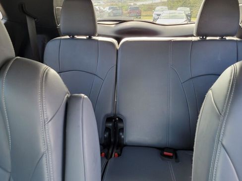 Used 2024 Buick Enclave Premium image 28