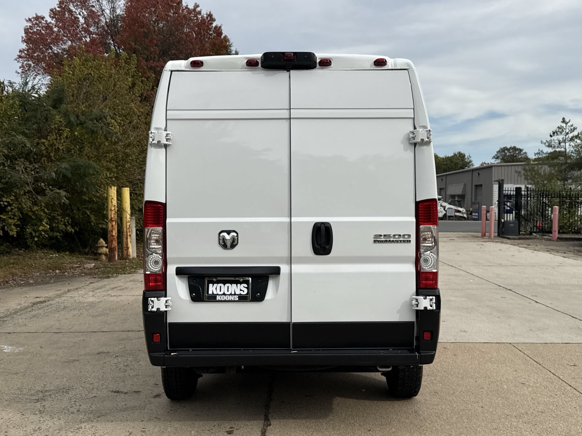 Used 2024 RAM ProMaster 2500 w/ Convenience Group FWD image 5