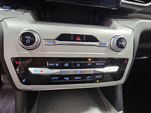 Used 2022 Ford Explorer XLT w/ Equipment Group 202A AWD/4WD image 20