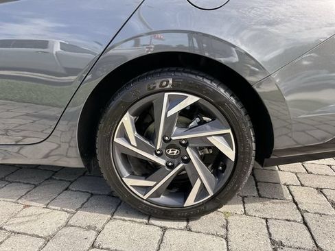 Used 2025 Hyundai Elantra SEL FWD image 11