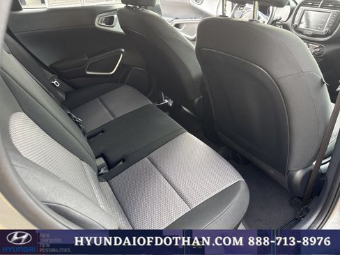 Used 2025 Kia Soul LX w/ LX Technology Package FWD image 14