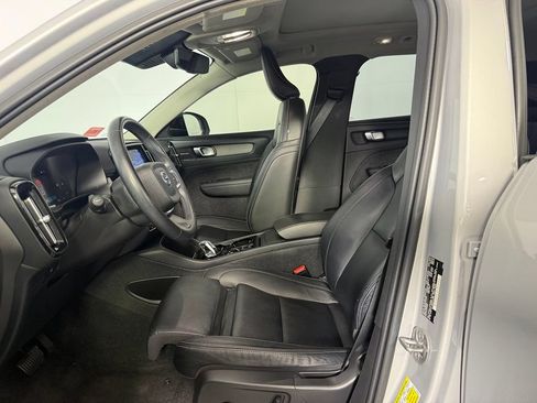 Used 2023 Volvo XC40 B5 Plus w/ Climate Package AWD/4WD image 24