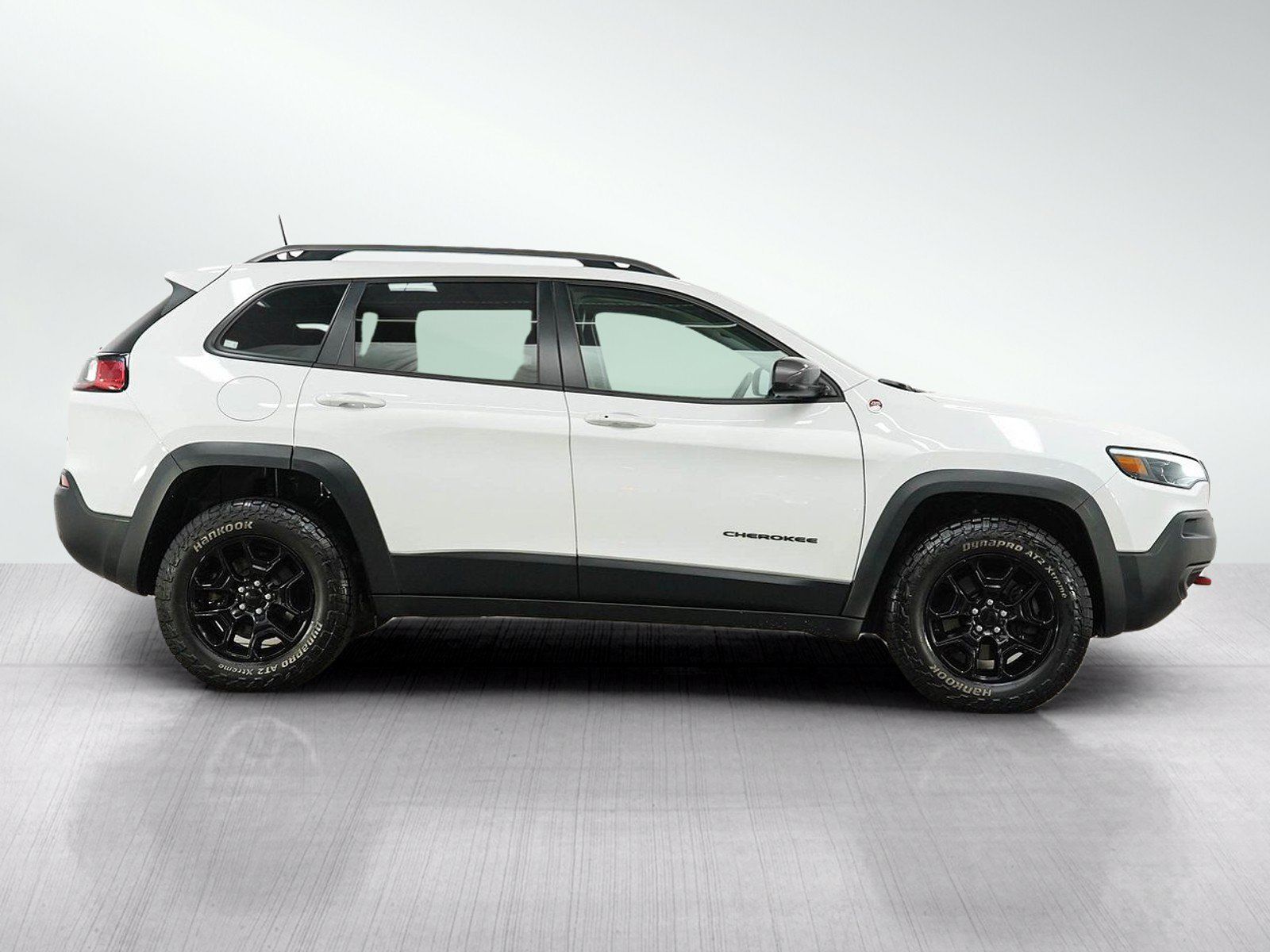 Used 2019 Jeep Cherokee Trailhawk w/ Cold Weather Group AWD/4WD image 6