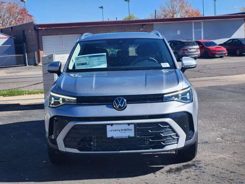 New 2025 Volkswagen Taos SE image 9