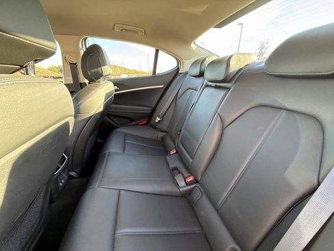 Used 2025 Genesis G70 2.5T image 14