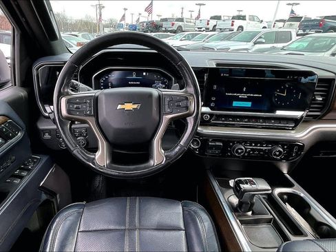Used 2022 Chevrolet Silverado 1500 High Country w/ High Country Premium Package image 5