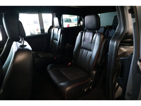 Used 2018 Dodge Grand Caravan GT FWD image 12