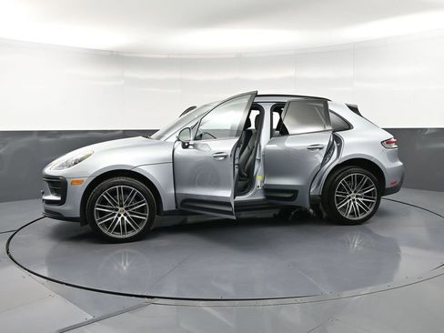 Certified 2026 Porsche Macan AWD/4WD image 35