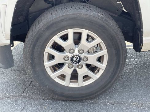 Used 2024 Toyota Tacoma SR5 AWD/4WD image 12
