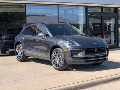 Certified 2025 Porsche Macan Turbo image 7