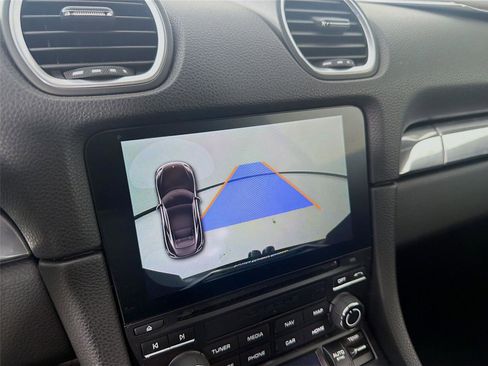 Used 2022 Porsche 718 Cayman w/ Premium Package image 16