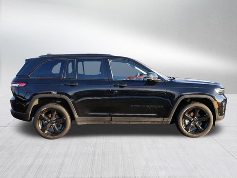 Used 2023 Jeep Grand Cherokee Limited w/ Luxury Tech Group II image 7