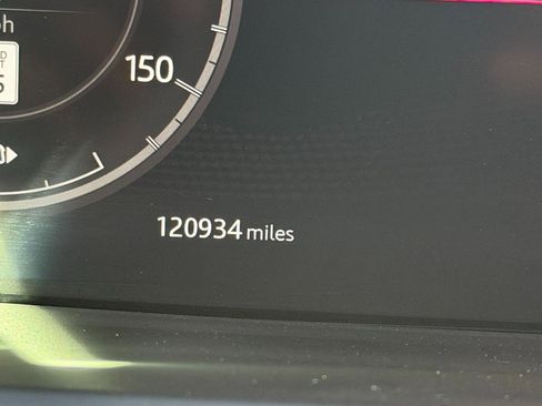 Used 2018 Land Rover Discovery HSE Luxury image 35