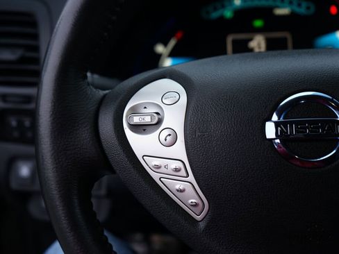 Used 2017 Nissan Leaf SL w/ Premium Package image 30