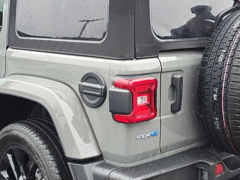 Used 2023 Jeep Wrangler Unlimited Sahara image 39