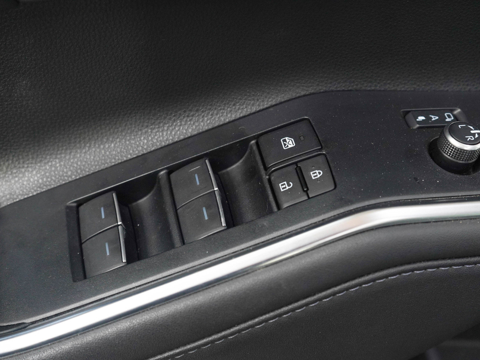Used 2023 Toyota Highlander Limited AWD/4WD image 23
