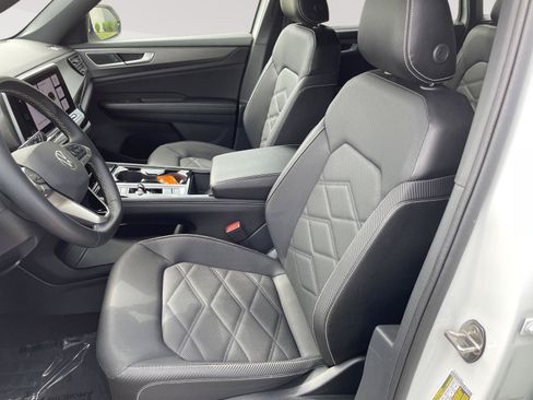 Used 2024 Volkswagen Atlas Cross Sport SE FWD image 12