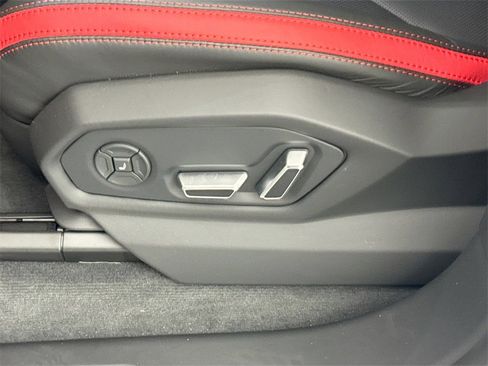 Used 2025 Lamborghini Urus SE image 21