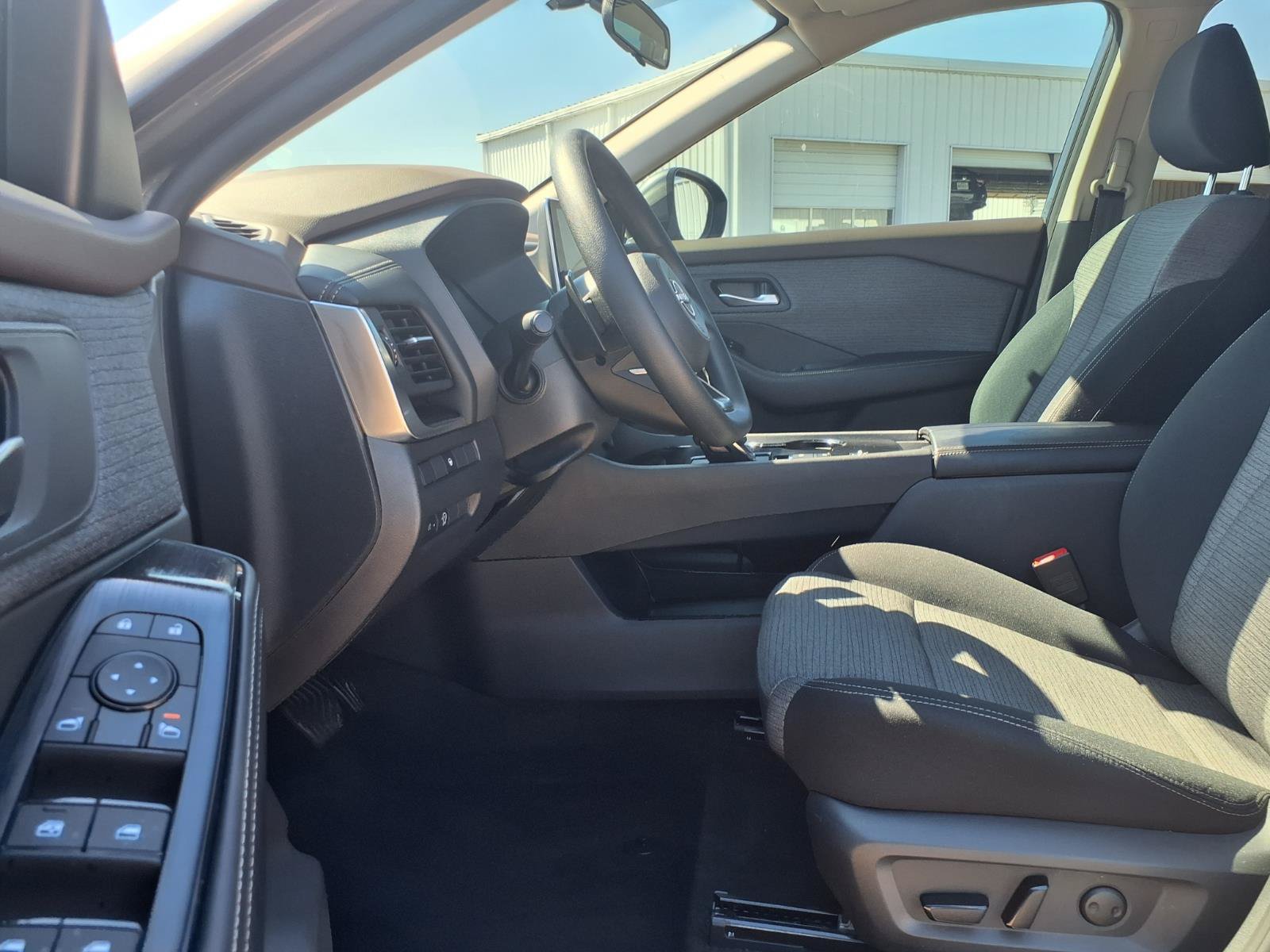 Used 2023 Nissan Rogue SV FWD image 15