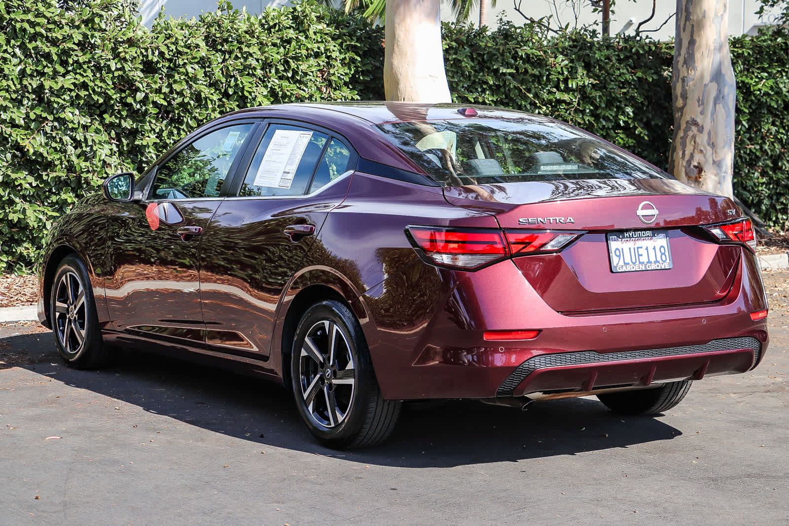 Used 2024 Nissan Sentra SV FWD image 8