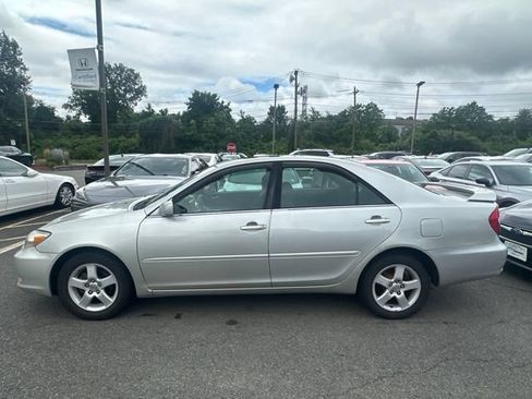 Used 2004 Toyota Camry SE FWD image 2