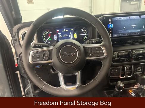Used 2025 Jeep Wrangler Unlimited Sahara AWD/4WD image 12