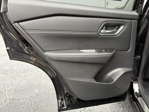 Used 2024 Nissan Rogue SL w/ SL Premium Package image 22