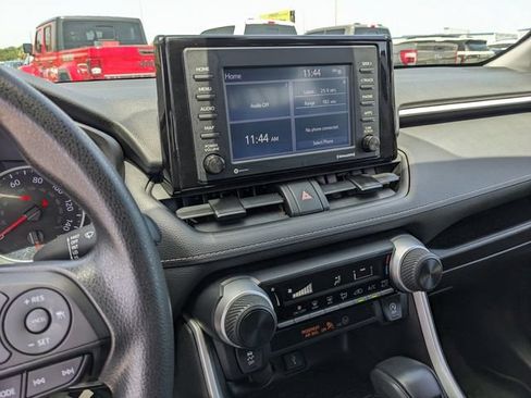Used 2021 Toyota RAV4 LE AWD/4WD image 23